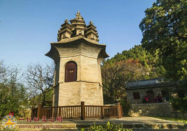 山东济南九顶塔九顶塔位于济南柳埠南灵鹫山阳九塔寺遗址内,建于唐代